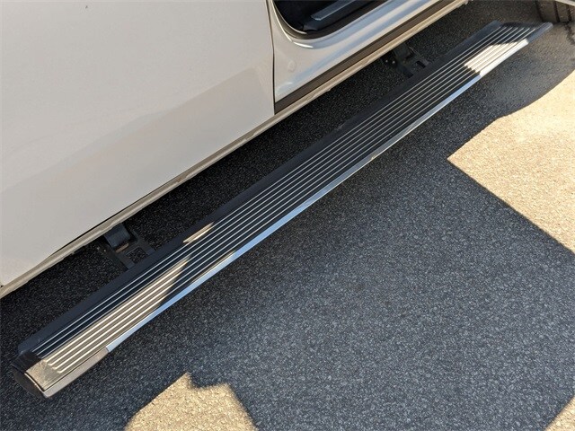 2022 Jeep Grand Wagoneer III photo 2