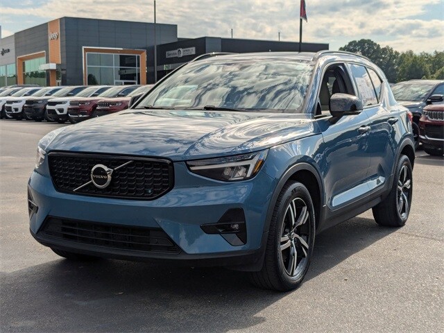 2023 Volvo XC40 Plus photo 4