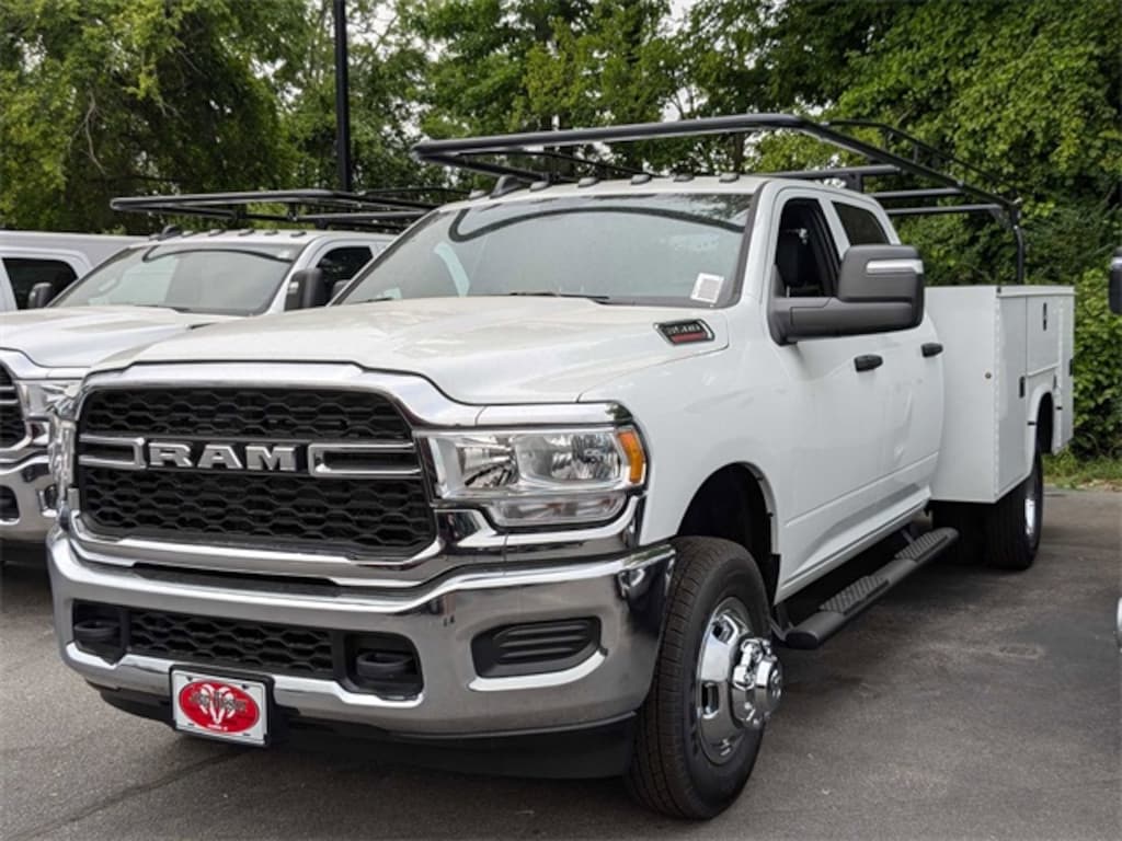 New 2024 Ram 3500 Chassis Cab 3500 TRADESMAN CREW CAB CHASSIS 4X4 60' CA Pickup