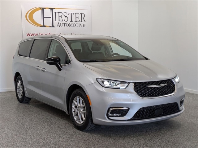 Used 2024 Chrysler Pacifica Touring L with VIN 2C4RC1BG6RR162670 for sale in Lillington, NC