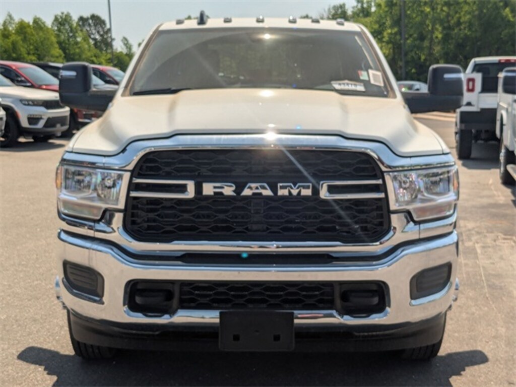 New 2024 Ram 3500 Chassis Cab 3500 TRADESMAN CREW CAB CHASSIS 4X4 60' CA Pickup