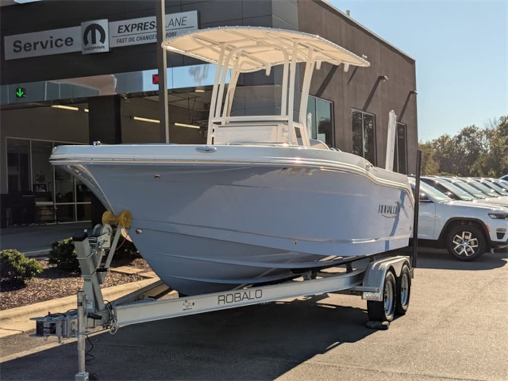 Used 2024 Robalo R202 Explorer Boat