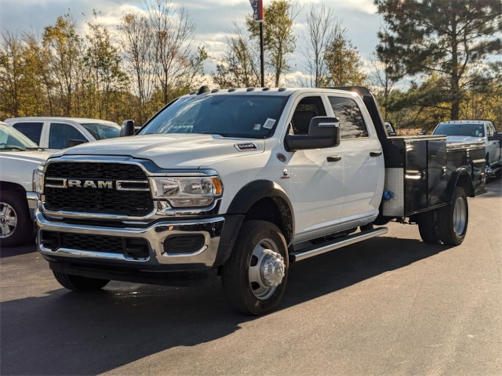 New 2024 Ram 5500 Chassis Cab 5500 TRADESMAN CHASSIS CREW CAB 4X4 84' CA Pickup
