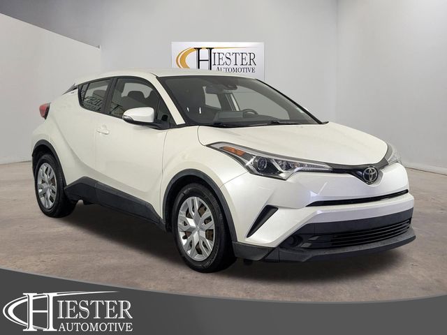 2019 Toyota C-HR LE's photo