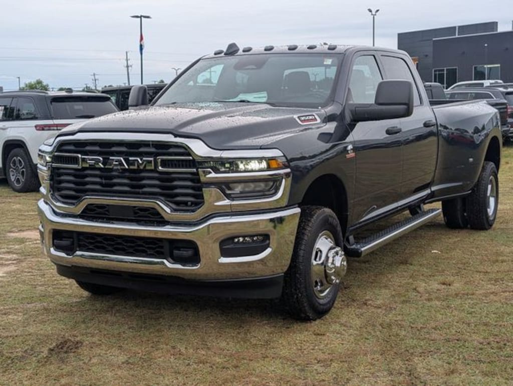 New 2026 Ram 3500 TRADESMAN CREW CAB 4X4 8' BOX Pickup