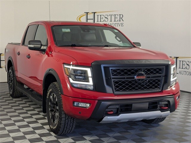 2021 Nissan Titan PRO-4X Crew Cab photo 2