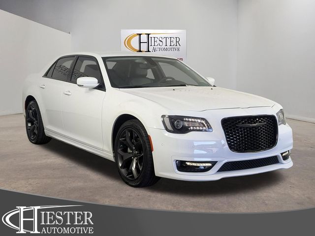 2023 Chrysler 300 Touring L RWD's photo