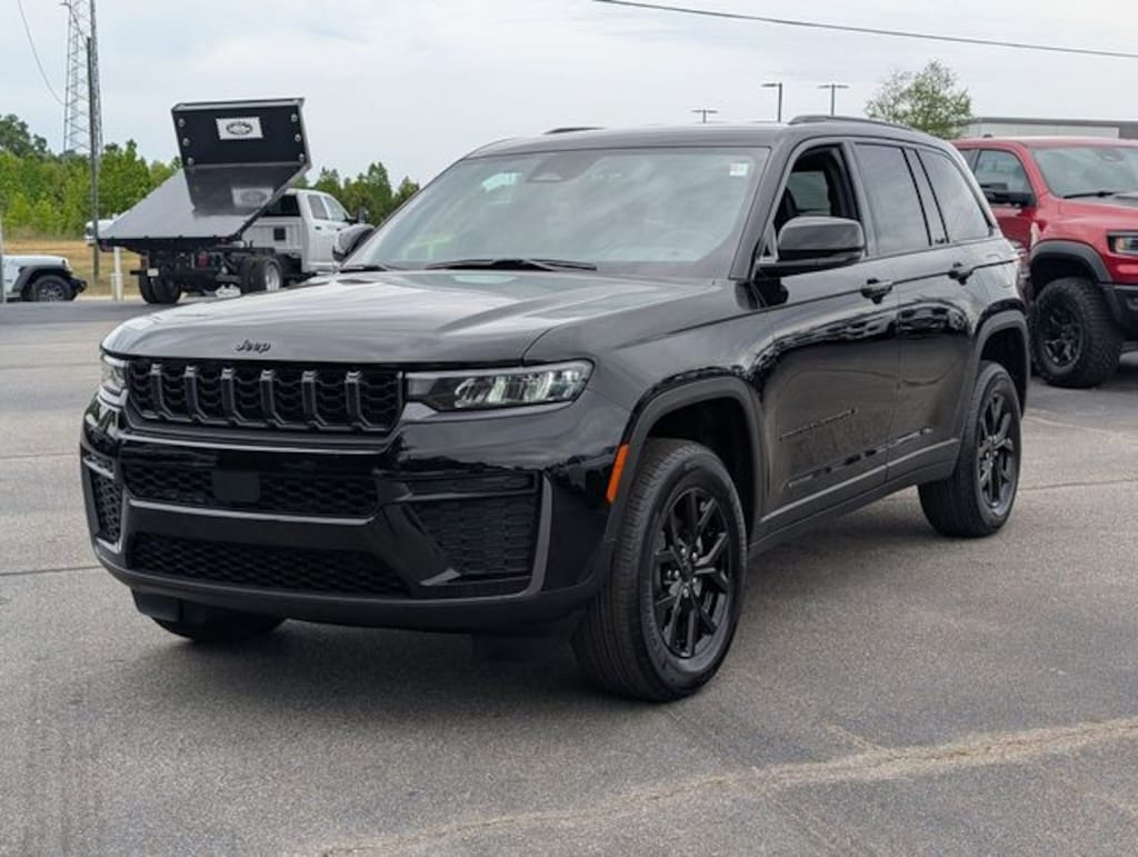 New 2026 Jeep Grand Cherokee LAREDO ALTITUDE 4X2 Sport Utility