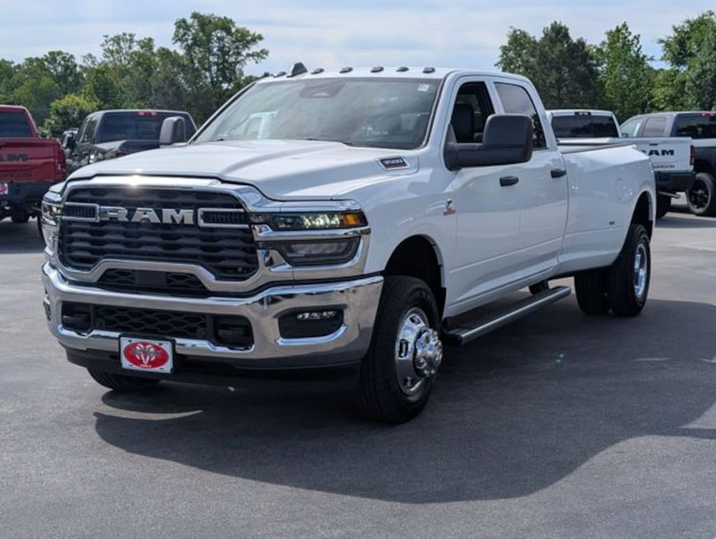 New 2026 Ram 3500 TRADESMAN CREW CAB 4X4 8' BOX Pickup