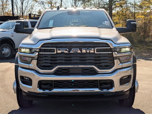 2026 Ram 5500 Tradesman photo 3