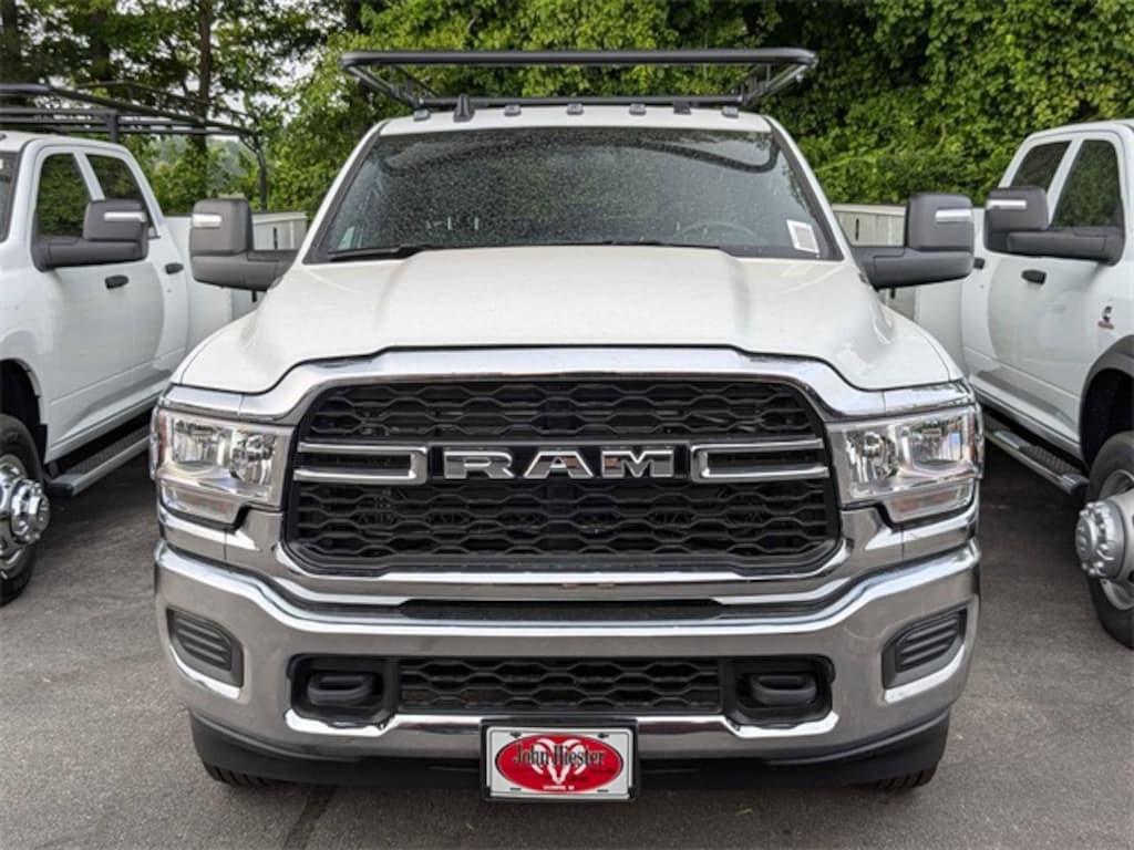 New 2024 Ram 3500 Chassis Cab 3500 TRADESMAN CREW CAB CHASSIS 4X4 60' CA Pickup