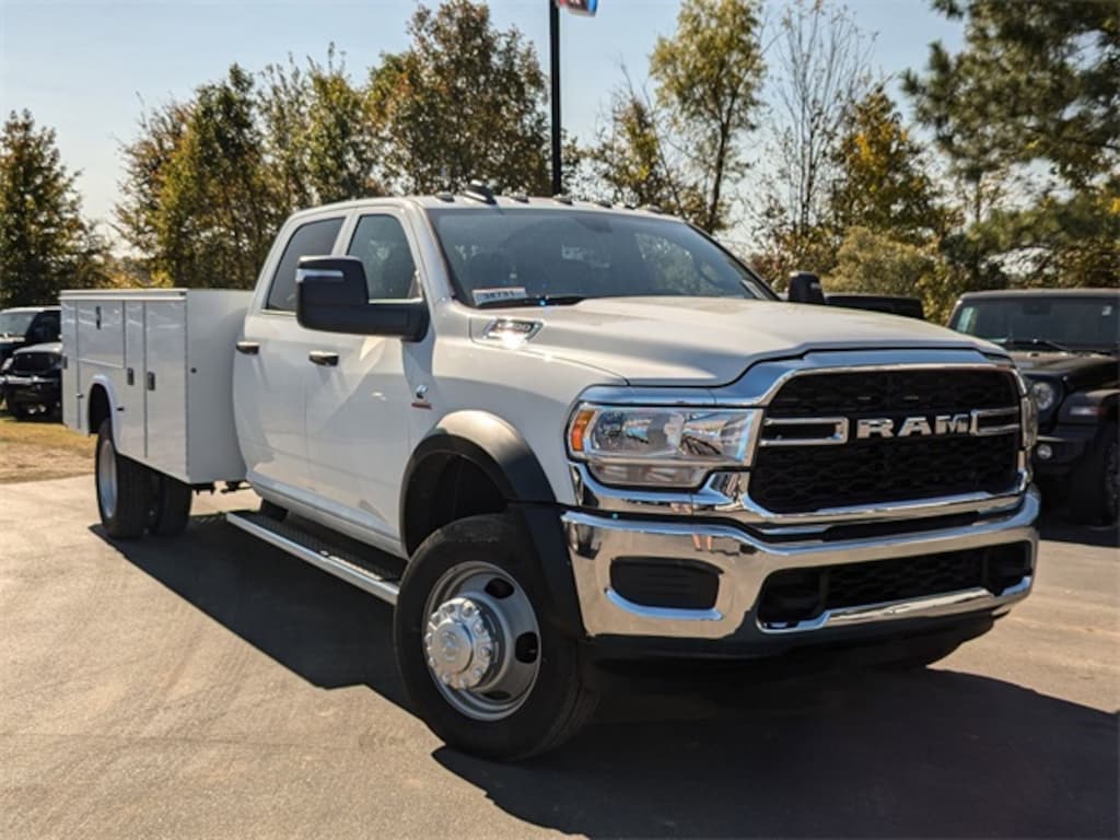 New 2024 Ram 5500 Chassis Cab 5500 TRADESMAN CHASSIS CREW CAB 4X4 84' CA Pickup