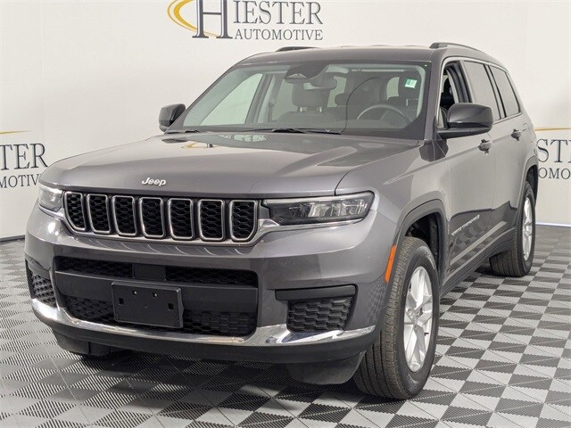 2023 Jeep Grand Cherokee Laredo photo 3