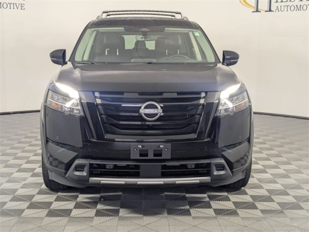 Used 2023 Nissan Pathfinder SL SUV