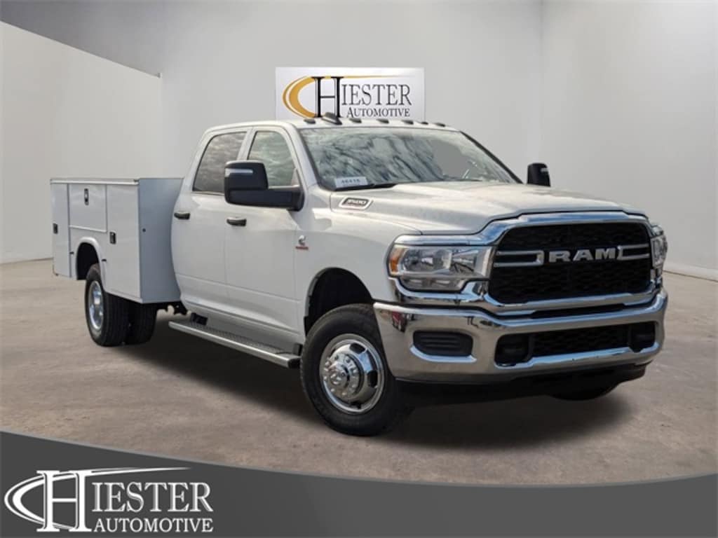 New 2024 Ram 3500 Chassis Cab 3500 TRADESMAN CREW CAB CHASSIS 4X4 60' CA Pickup