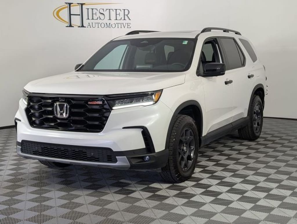 Used 2025 Honda Pilot TrailSport SUV
