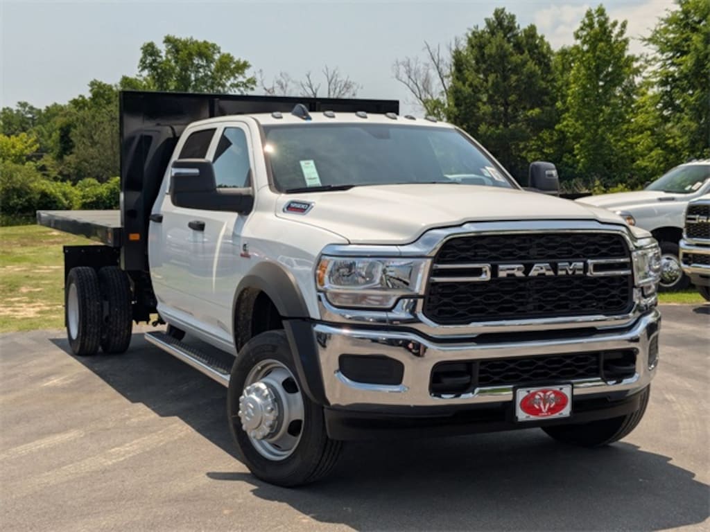 New 2024 Ram 5500 Chassis Cab 5500 TRADESMAN CHASSIS CREW CAB 4X4 84' CA Pickup