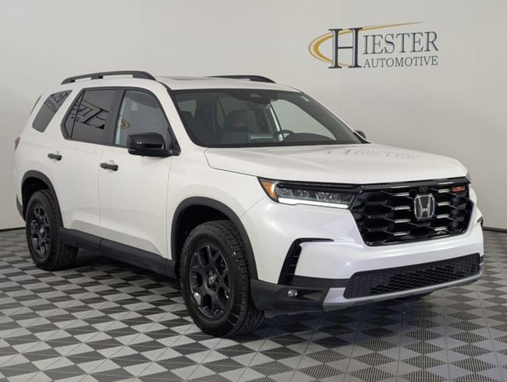 Used 2025 Honda Pilot TrailSport SUV