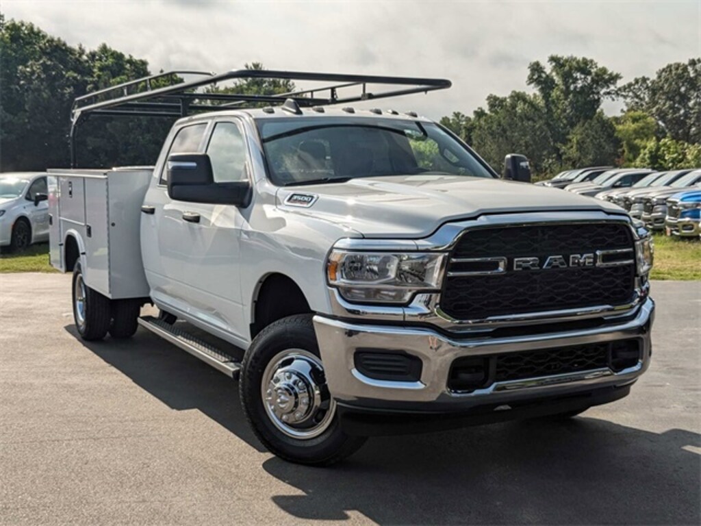 New 2024 Ram 3500 Chassis Cab 3500 TRADESMAN CREW CAB CHASSIS 4X4 60' CA Pickup