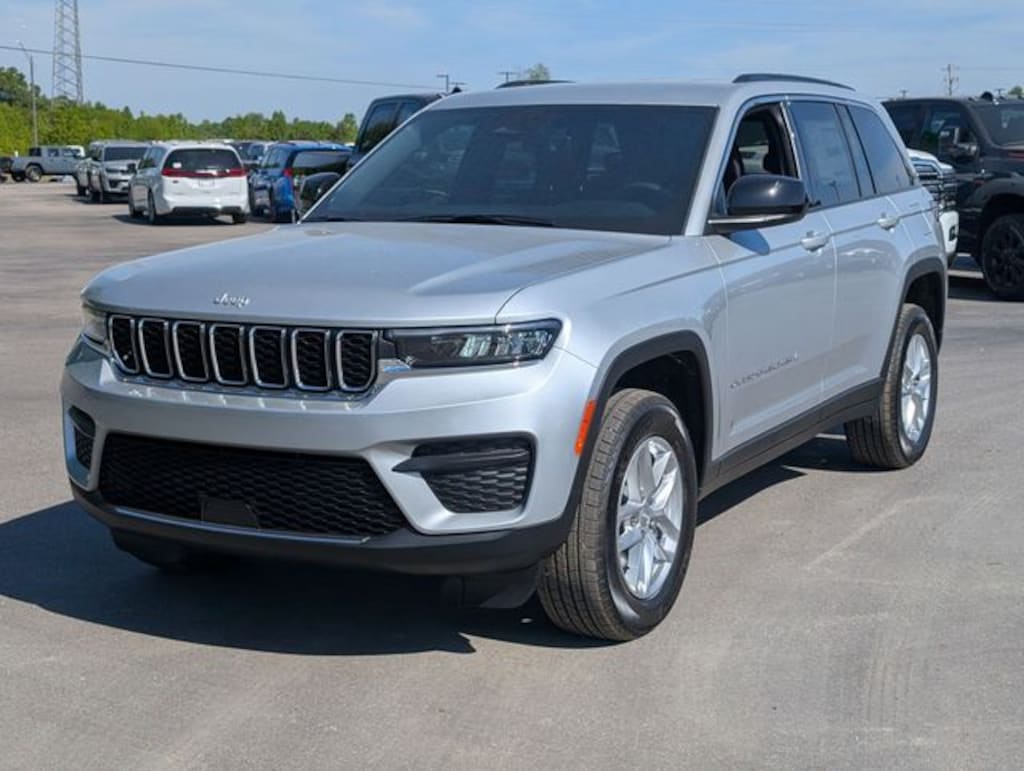 New 2026 Jeep Grand Cherokee LAREDO 4X4 Sport Utility