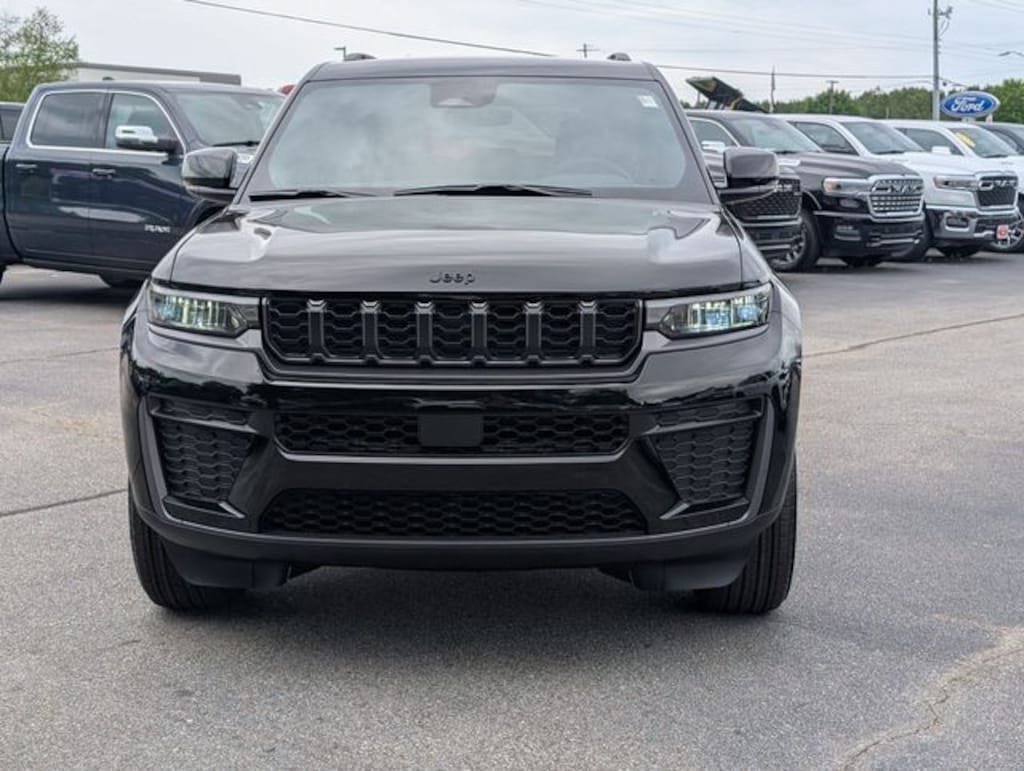New 2026 Jeep Grand Cherokee LAREDO ALTITUDE 4X2 Sport Utility