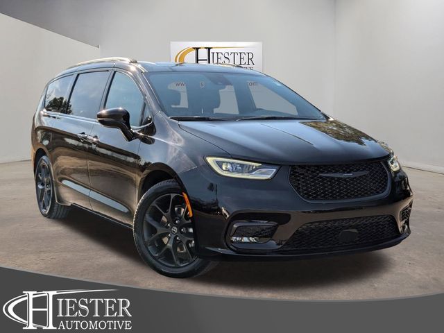 2026 Chrysler Pacifica Select's photo