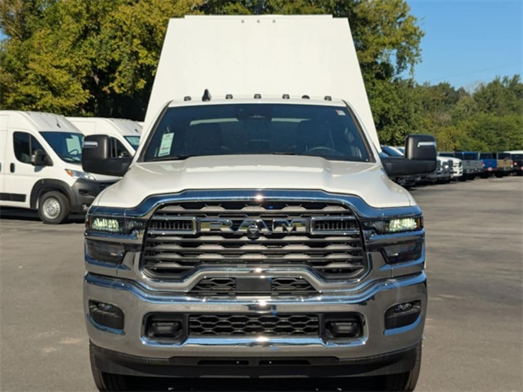 New 2025 Ram 3500 Chassis Cab 3500 TRADESMAN CREW CAB CHASSIS 4X4 60' CA Pickup