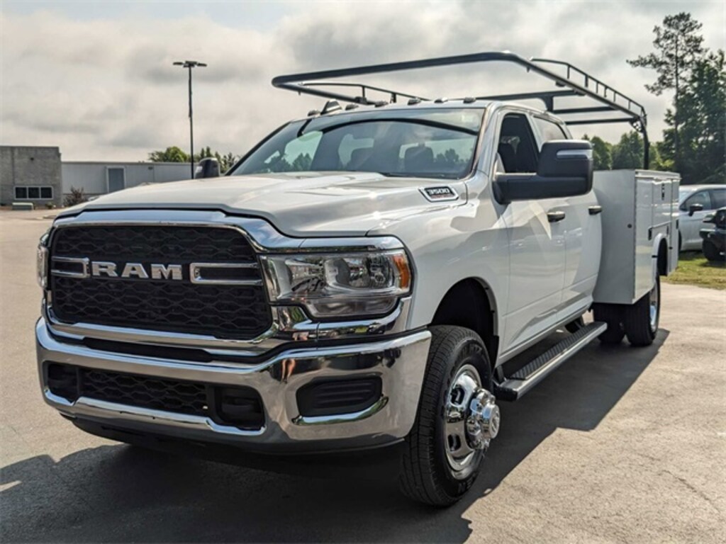 New 2024 Ram 3500 Chassis Cab 3500 TRADESMAN CREW CAB CHASSIS 4X4 60' CA Pickup