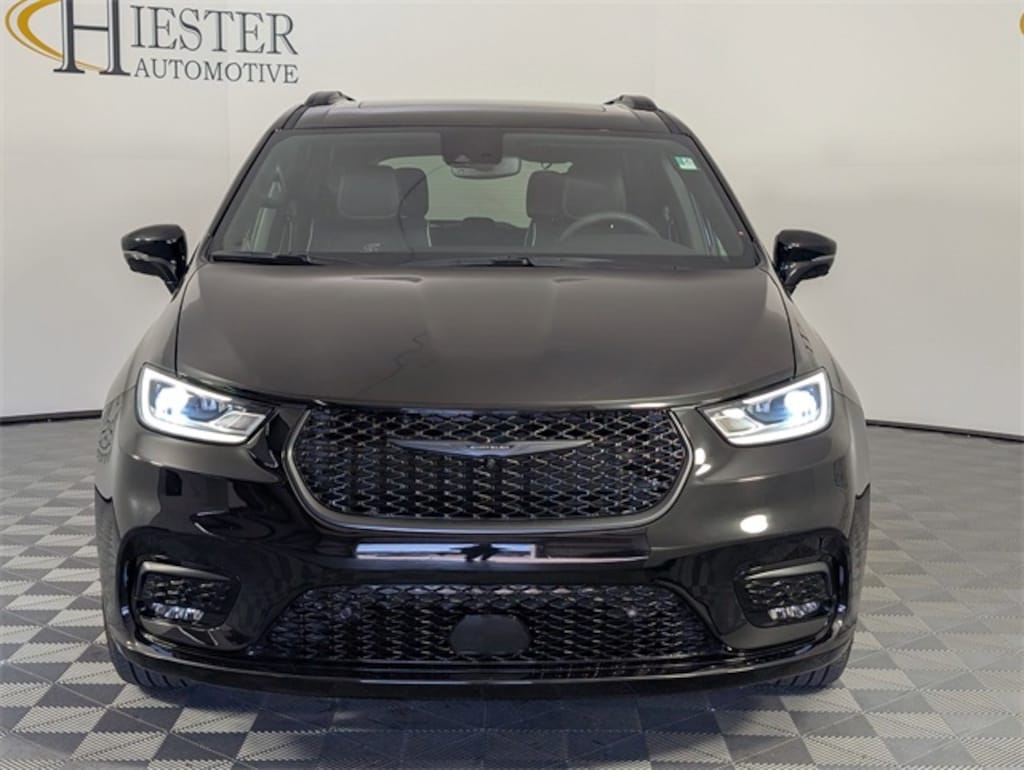 Used 2024 Chrysler Pacifica Limited Van Passenger Van