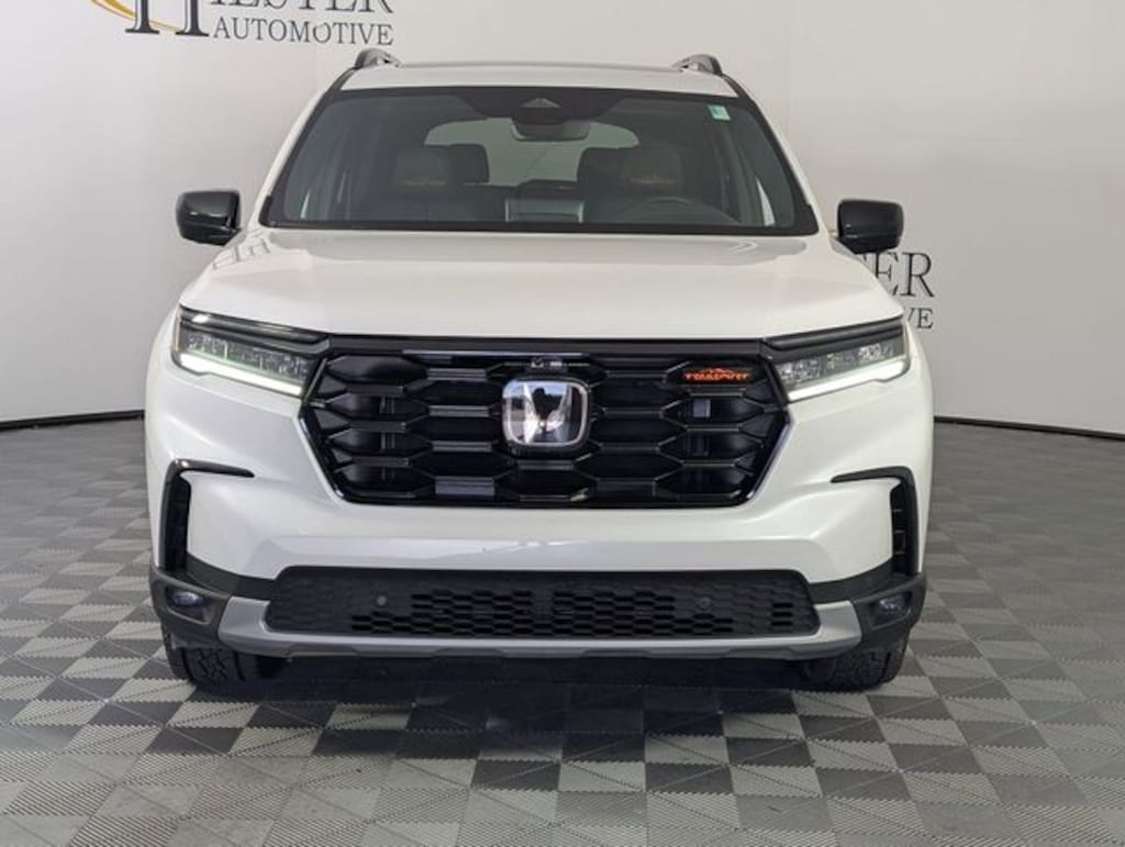 Used 2025 Honda Pilot TrailSport SUV