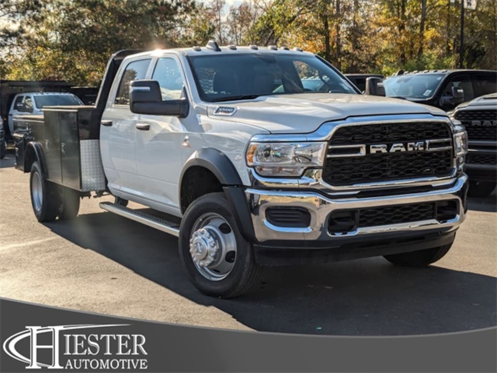 New 2024 Ram 5500 Chassis Cab 5500 TRADESMAN CHASSIS CREW CAB 4X4 84' CA Pickup