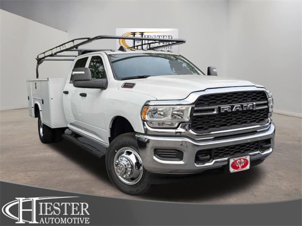 New 2024 Ram 3500 Chassis Cab 3500 TRADESMAN CREW CAB CHASSIS 4X4 60' CA Pickup