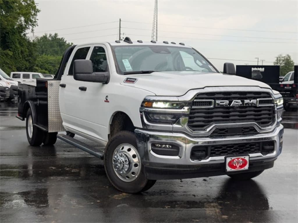 New 2025 Ram 3500 Chassis Cab 3500 TRADESMAN CREW CAB CHASSIS 4X4 60' CA Pickup