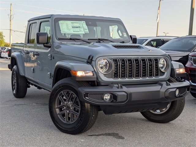 2025 Jeep Gladiator Sport S photo 2