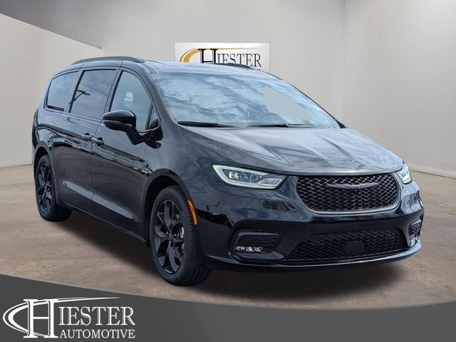 2026 Chrysler Pacifica Limited's photo