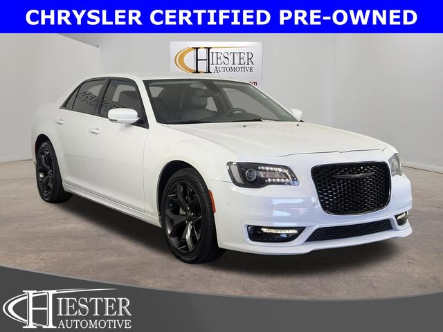 2023 Chrysler 300 Touring L RWD's photo