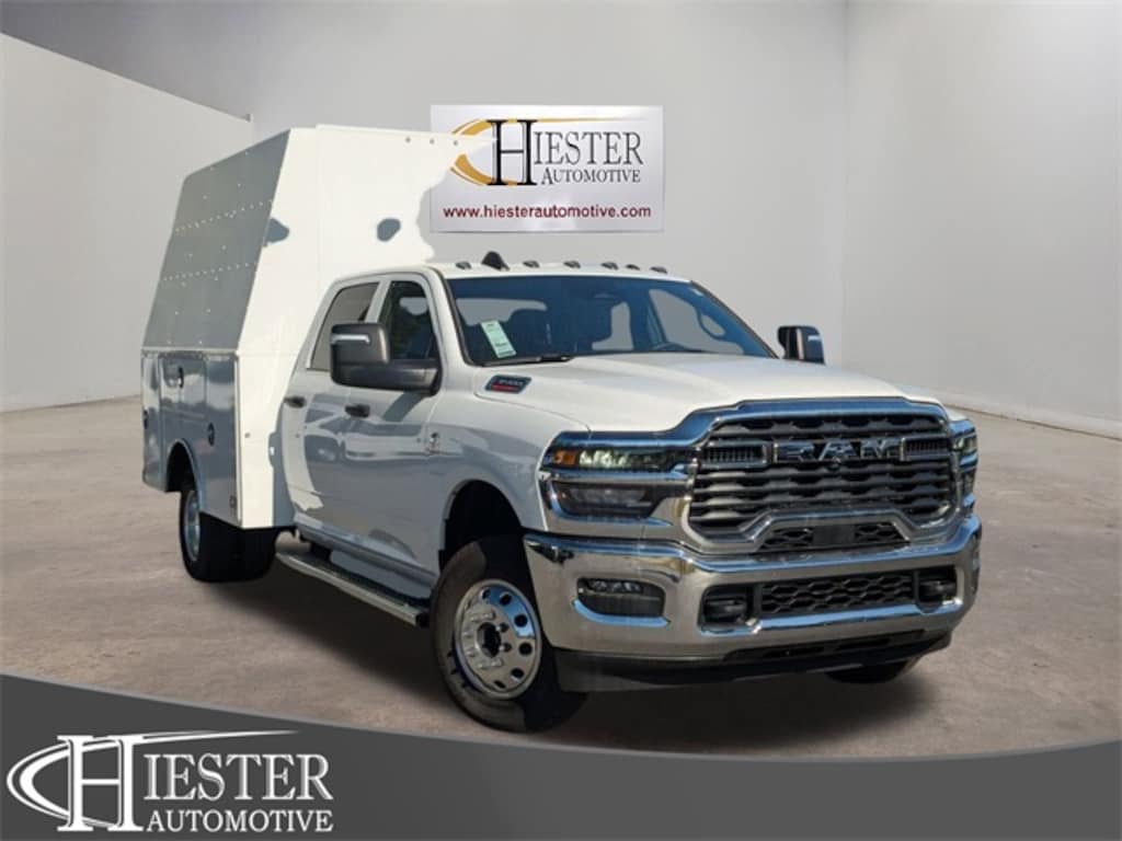 New 2025 Ram 3500 Chassis Cab 3500 TRADESMAN CREW CAB CHASSIS 4X4 60' CA Pickup