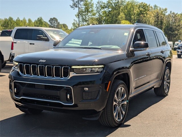 2025 Jeep Grand Cherokee Overland photo 4