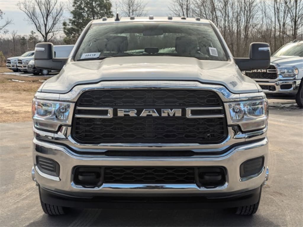 New 2024 Ram 3500 Chassis Cab 3500 TRADESMAN CREW CAB CHASSIS 4X4 60' CA Pickup