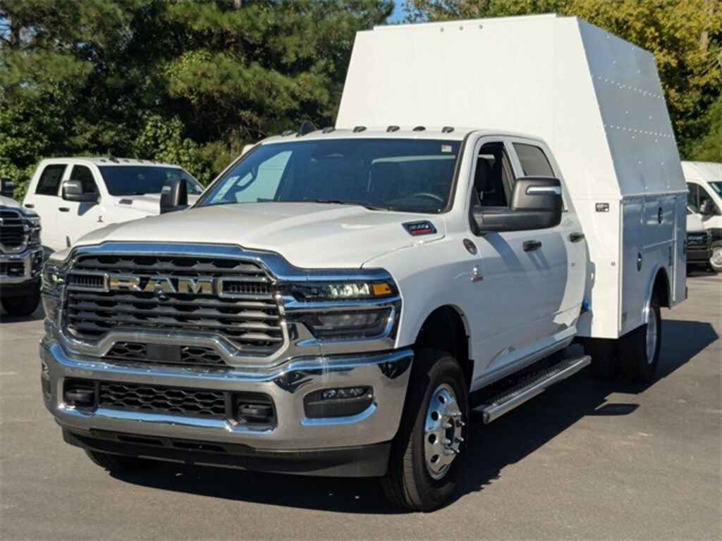 New 2025 Ram 3500 Chassis Cab 3500 TRADESMAN CREW CAB CHASSIS 4X4 60' CA Pickup