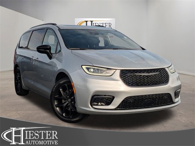 2026 Chrysler Pacifica Limited's photo