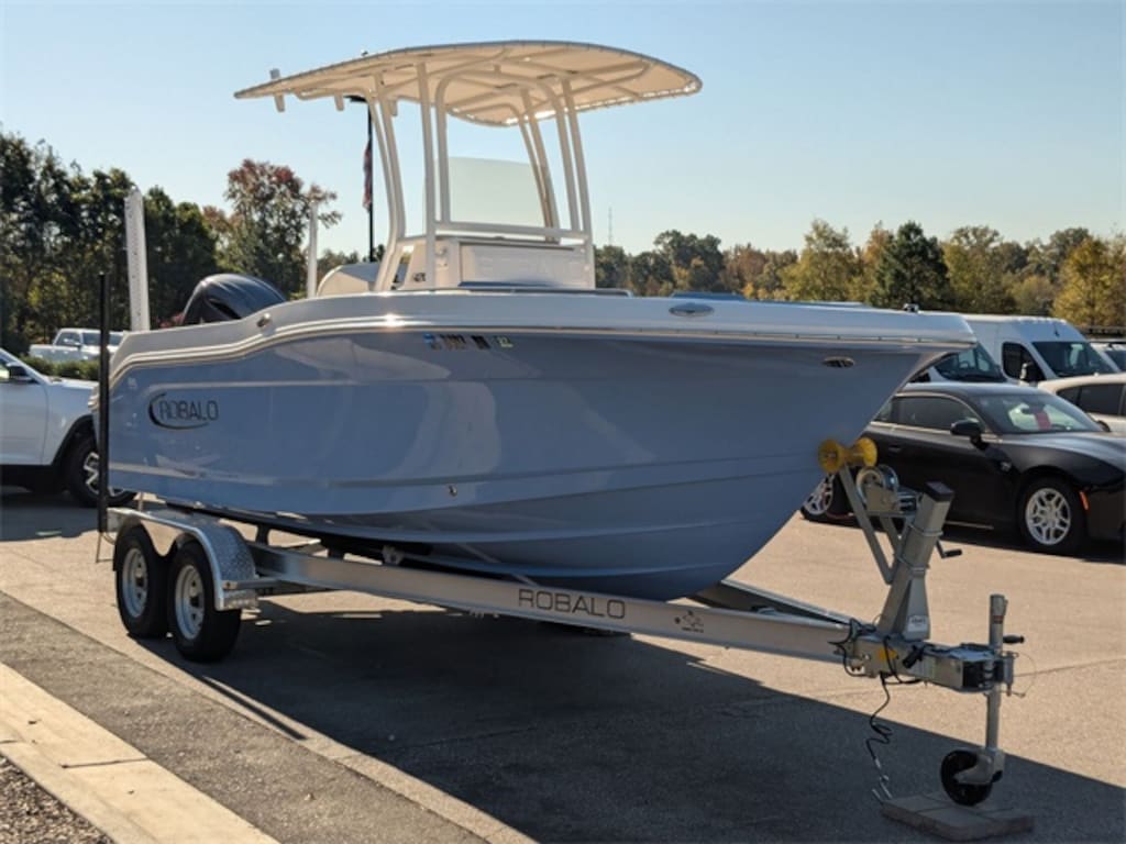 Used 2024 Robalo R202 Explorer Boat