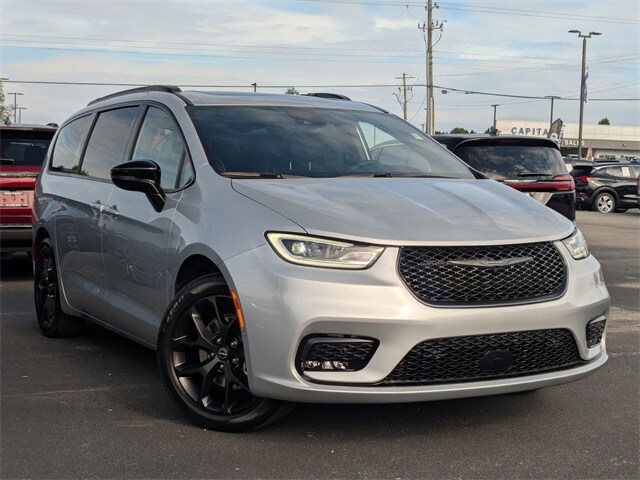 2026 Chrysler Pacifica Limited photo 2