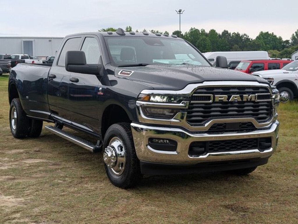 New 2026 Ram 3500 TRADESMAN CREW CAB 4X4 8' BOX Pickup