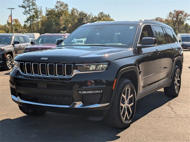 2025 Jeep Grand Cherokee Limited photo 3