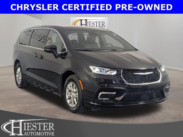 2026 Chrysler Pacifica Select's photo