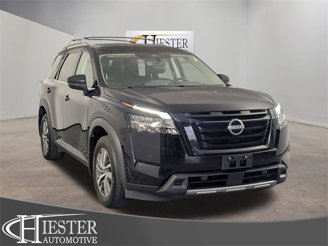 2023 Nissan Pathfinder SL's photo