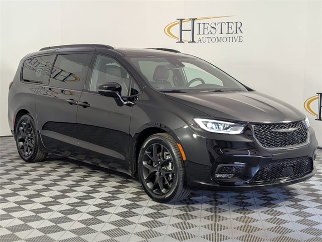 Used 2024 Chrysler Pacifica Limited Van Passenger Van