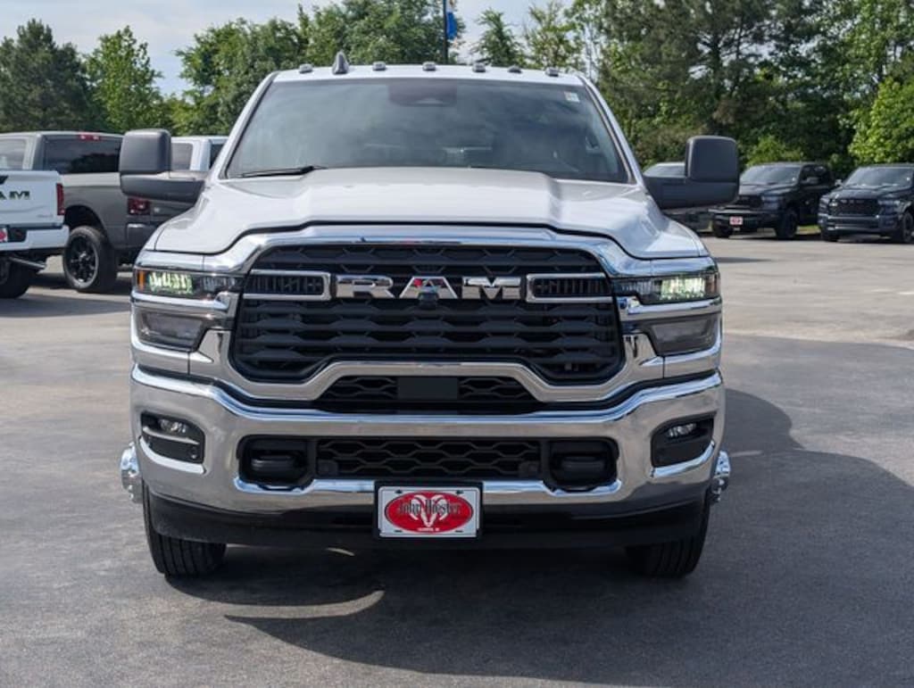 New 2026 Ram 3500 TRADESMAN CREW CAB 4X4 8' BOX Pickup