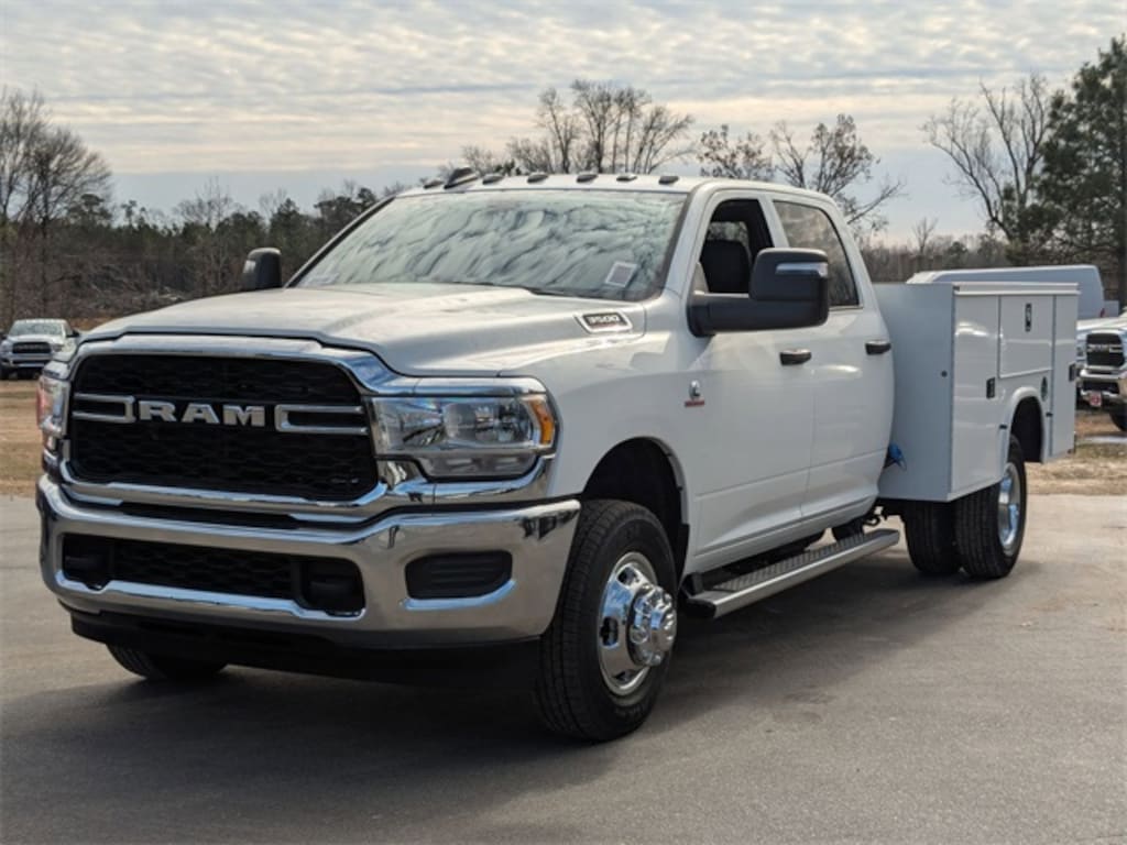 New 2024 Ram 3500 Chassis Cab 3500 TRADESMAN CREW CAB CHASSIS 4X4 60' CA Pickup